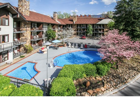 River Edge Inn hotel in Gatlinburg, TN beside the river